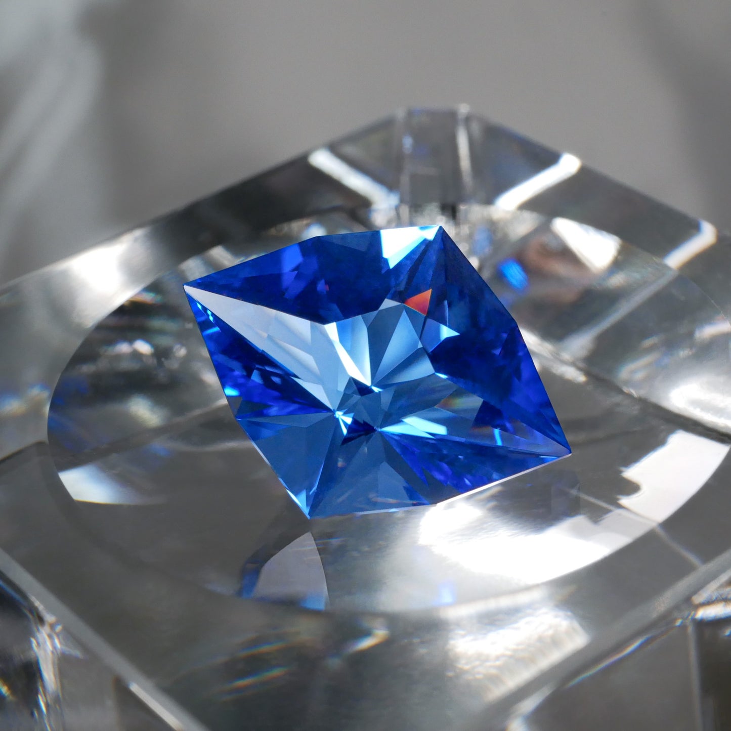 SBQ  faceted cut ルース（Re001）